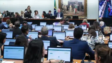 Câmara aprova projeto que mantém decisões monocráticas do STF