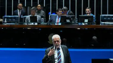 Líder do governo no Senado, Jaques Wagner é o relator da PEC 66/2023, que afrouxa regras para o pagamento de precatórios.