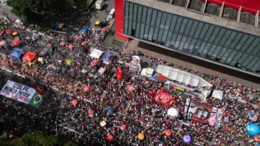 Manifestação da esquerda contra o PL da dosimetria na avenida paulista reuniu 13,7 mil pessoas, segundo a USP.