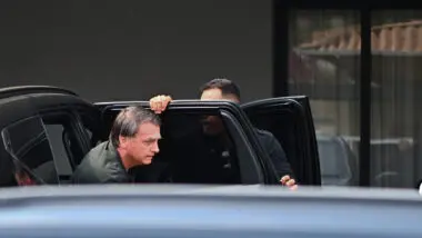 Bolsonaro se queixou de barulho de ar-condicionado na sala de Estado-Maior em que está preso.