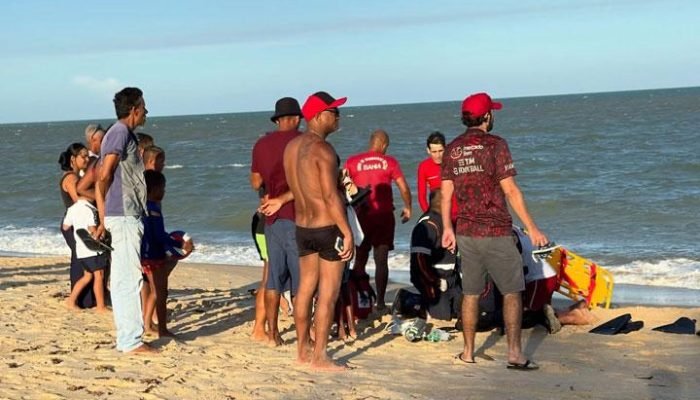 dois-jovens-morrem-afogados-na-orla-norte-de-porto-seguro-durante-passeio-veja-video